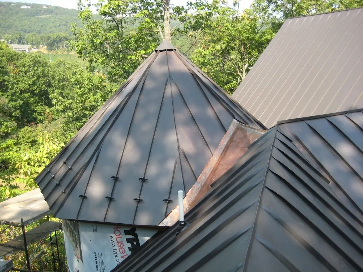 Professional Roof Tarp Installation by Craftsman Roofing in Loudoun Valley Estates